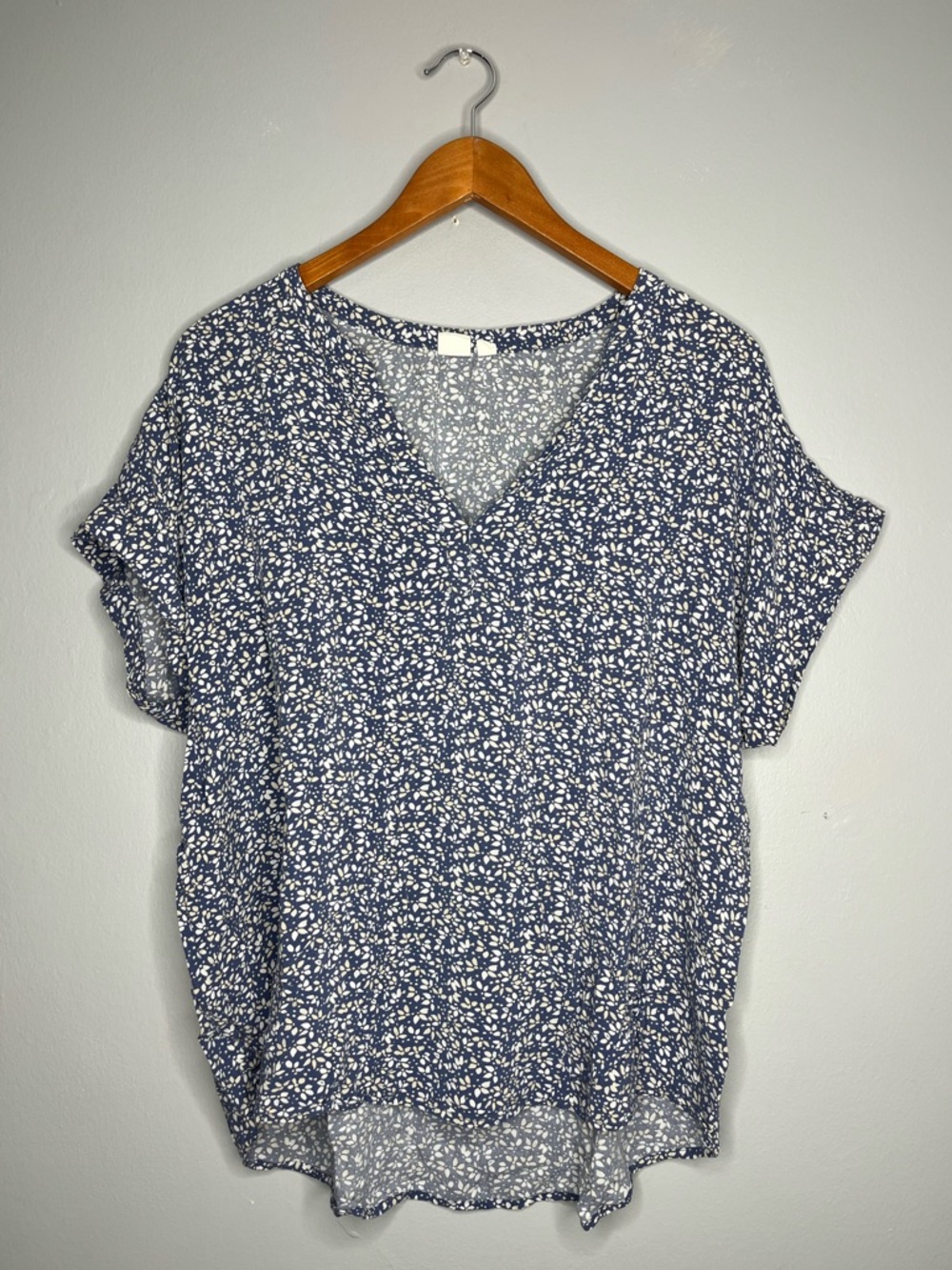 GAP Navy Blue V-Neck Short Sleeve Micro Floral Flowy Blouse B